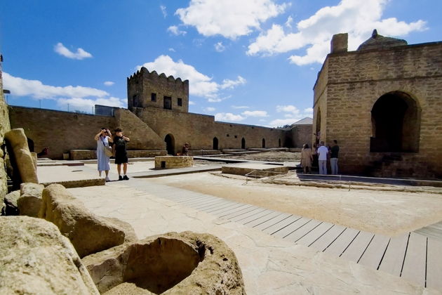 Виды Местные легенды Апшеронского полуострова. Янардаг, Атяшгах и Сураханы