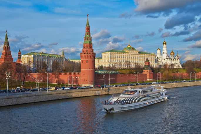Круиз с аудиоэкскурсией по Москве-реке на яхте флотилии «Рэдиссон»