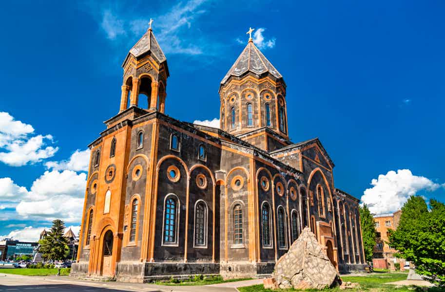 Гюмри — монастырь Сагмосавсанк — Аллея армянского алфавита - фото 4