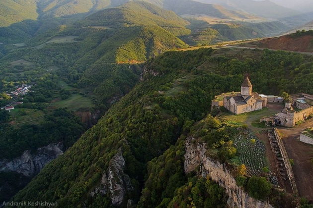 Главное изображение экскурсии - Винный путь и Крылья Татева: тур с дегустацией и посещением ярких мест