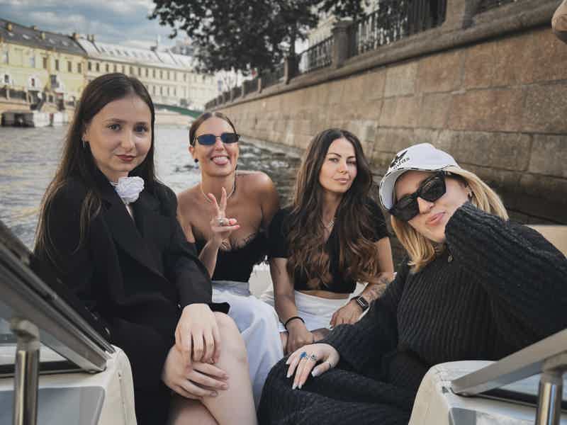 VIP-прогулка на катере в Санкт-Петербурге - фото 4