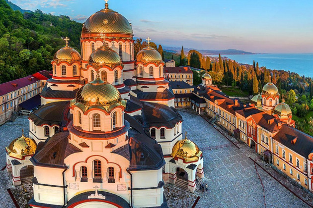 Абхазия: архитектурная Гагра, Новый Афон и Пицунда на минивэне