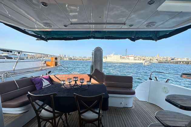 Виды Босфор и Золотой Рог на индивидуальной яхте с гидом