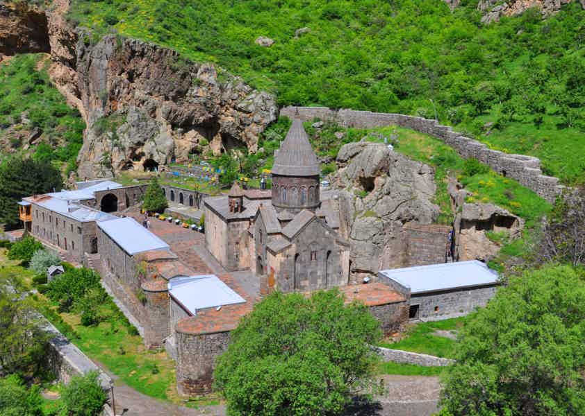 Обзорный тур по Еревану, Храм Гарни, Симфония камней, Монастырь Гегард  - фото 6