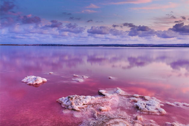 Виды Сказочная гора Бешбармаг, Розовые горы, Розовое озеро и современный Баку