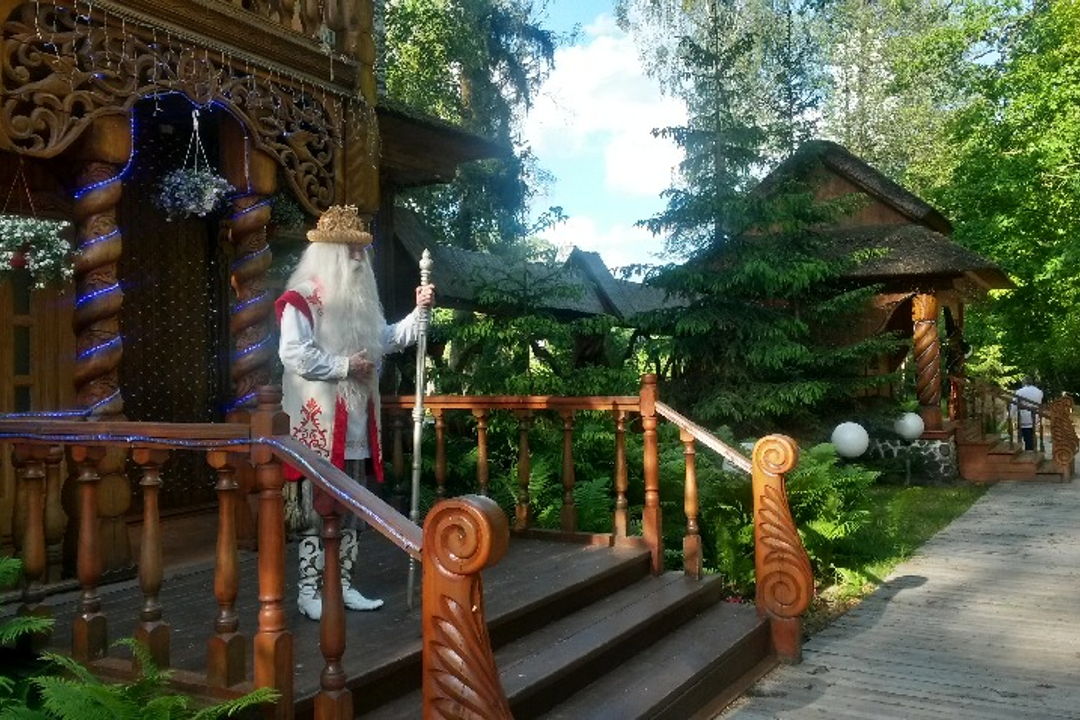 Неповторимая экскурсия до 8 человек в поместье Деда Мороза на микроавтобусе — фото 6
