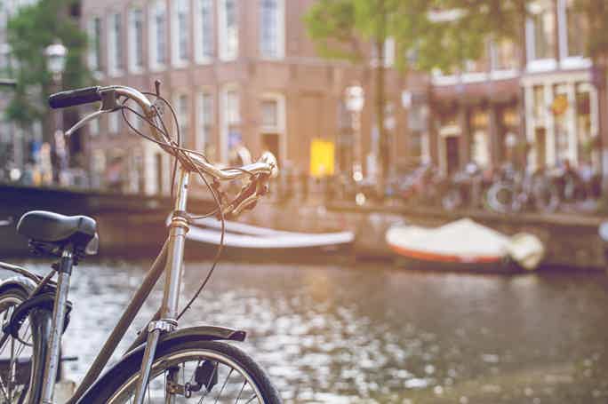 Amsterdam: Hidden Gems & Highlights Guided Bike Tour