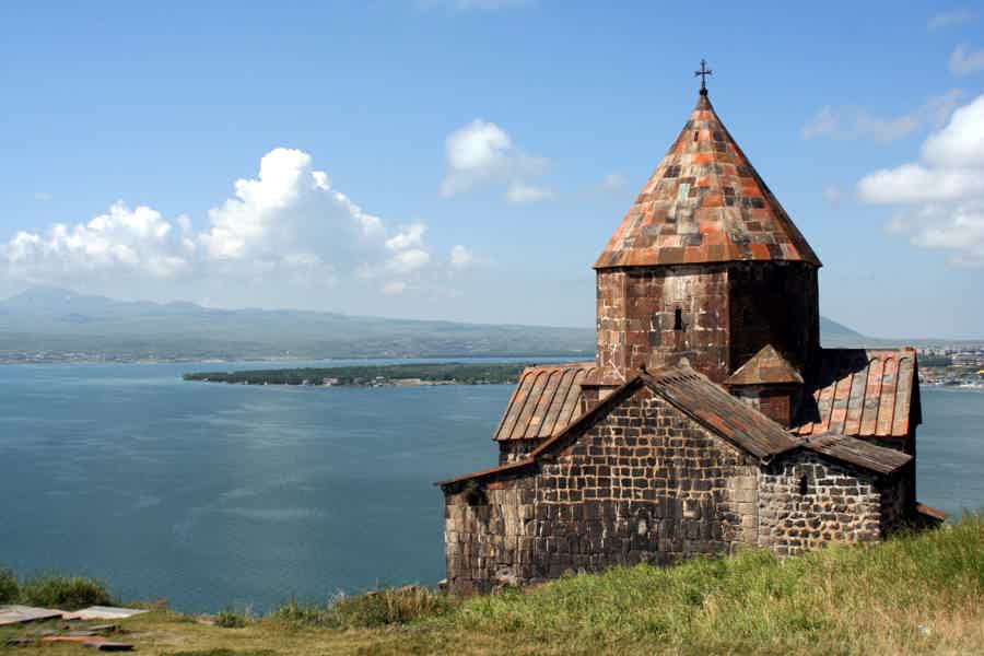 Покоряя Армению: Храм Гарни — Монастырь Гегард — Цахкадзор — Озеро Севан - фото 6