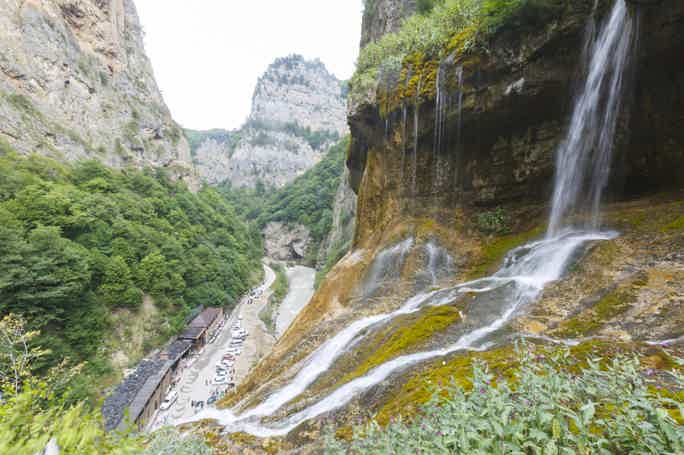Путешествие к Чегемским водопадам, перевал Актопрак и озеро Гижгит