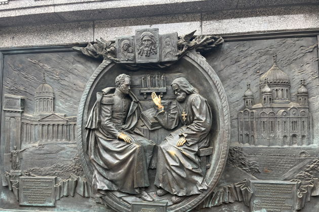 Три победы русского духа: экскурсия по памятникам Александровского сада