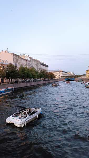 Прогулки на катере по Неве: парадный Петербург и разводные мосты - фото 3