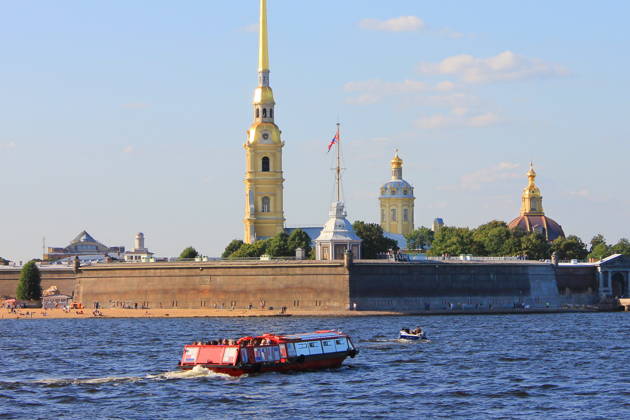 Речная прогулка и полуденный выстрел с воды