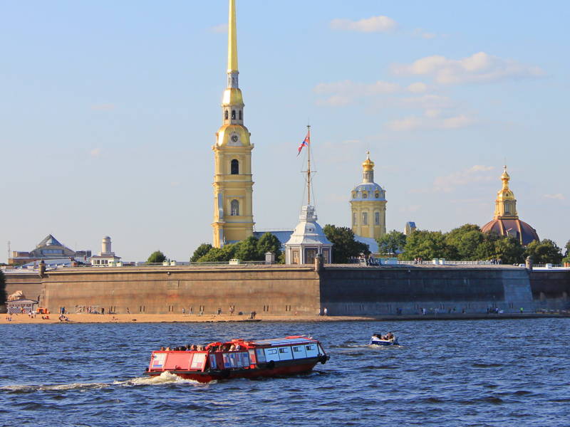 Речная прогулка и полуденный выстрел с воды