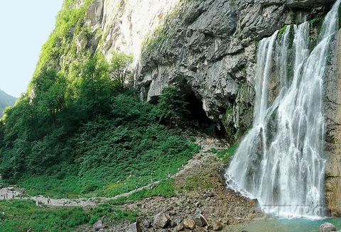 Авторский джип-тур: Красавица Рица и Гегский водопад