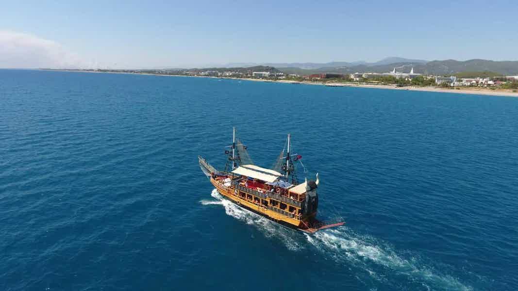 Морская прогулка на пиратском корабле по бухтам Бодрума - фото 2