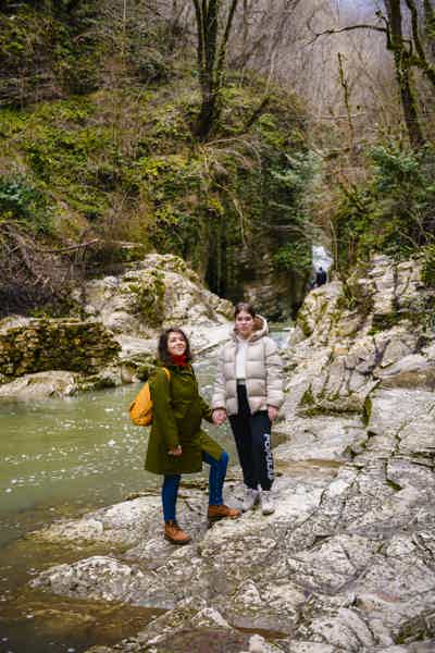 К Агурским водопадам и Орлиным скалам с фотосетом на iPhone 14 - фото 8