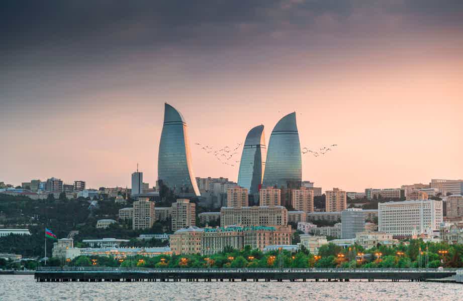 Баку — город древней истории и пылающих небоскребов - фото 1