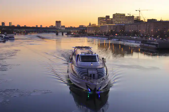 Круиз по Москве-реке на борту яхты Рэдиссон от гостиницы «Украина»