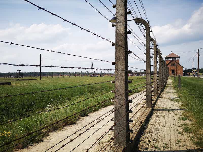 Krakow: Auschwitz-Birkenau Guided Tour with Transportation - photo 2