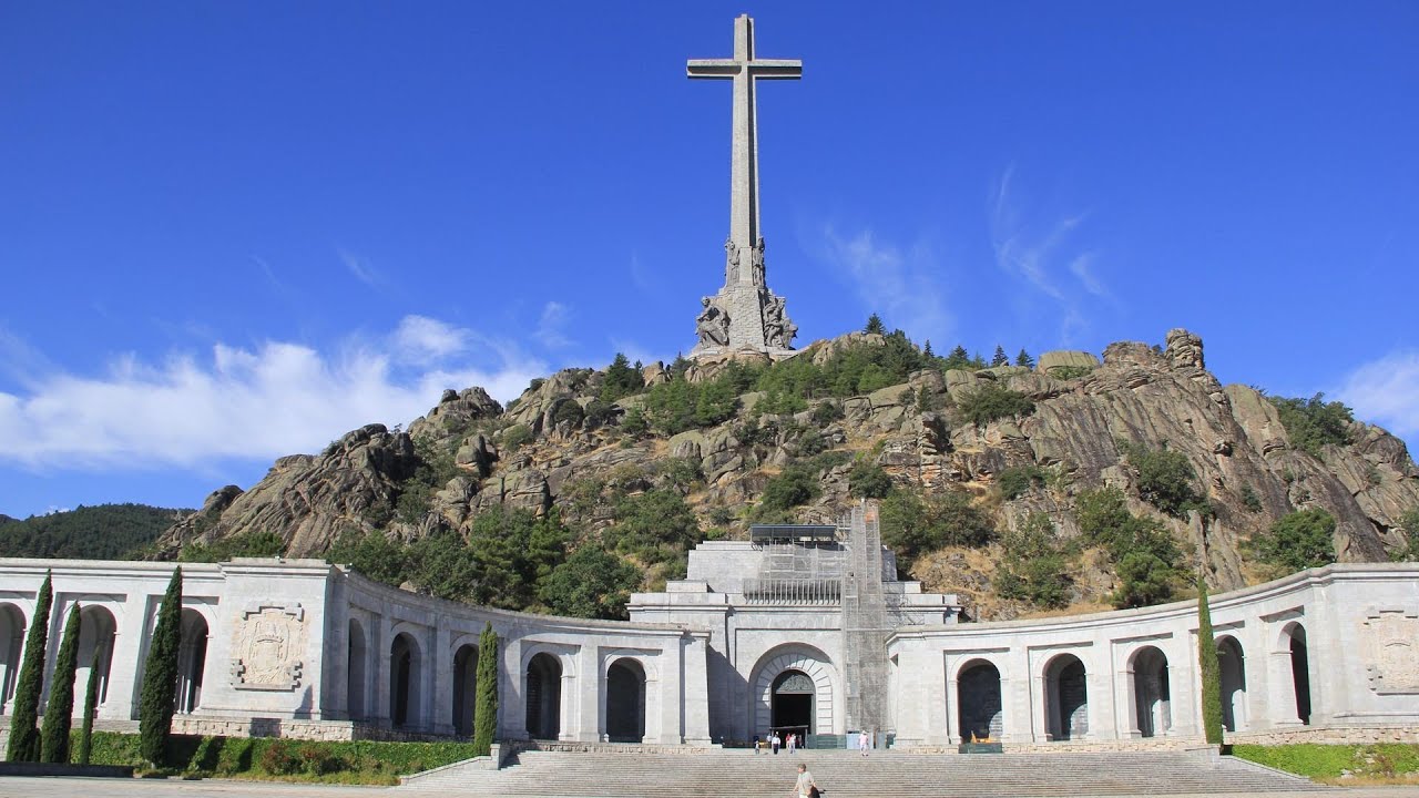 Долина павших Испания. Мемориал Франко в Испании. Монумент жертвам гражданской войны в Испании. Испания Долина павших крест.