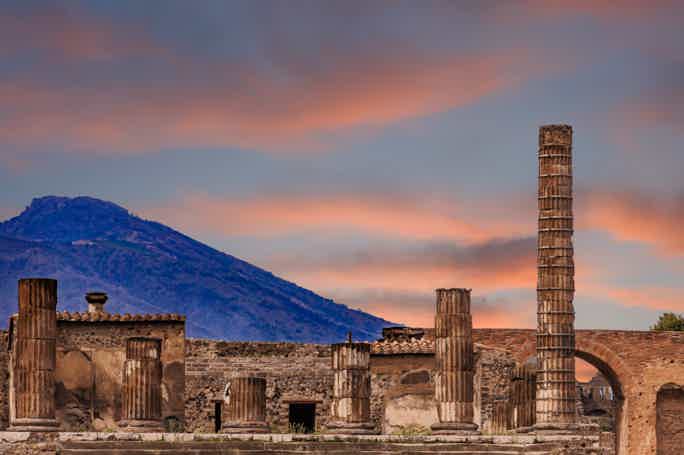 From Rome: Pompeii and Naples Guided Train Trip