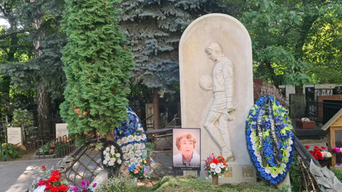Групповая экскурсия «Истории любви Ваганьковского кладбища»