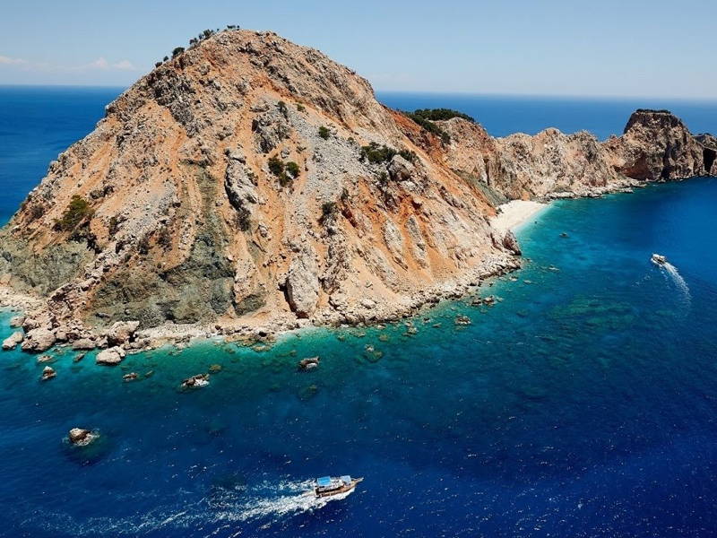 Закат на острове Сулуада — путешествие на яхте из Бельдиби