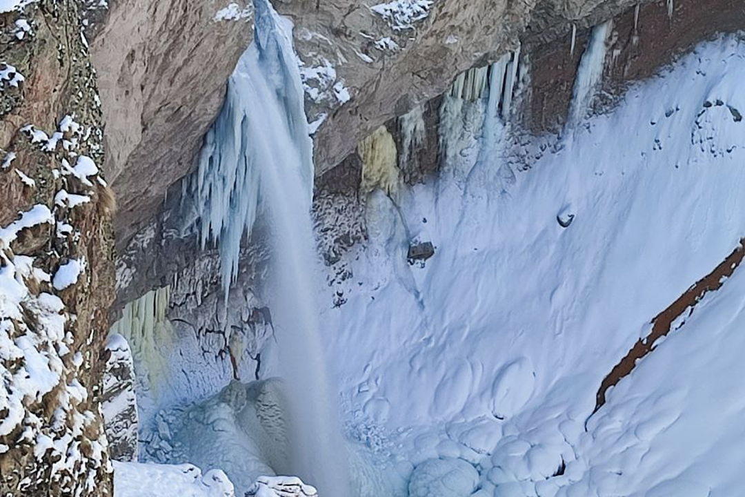 Джилы-Су, водопады, Харбас, скалы Аватары и смотровые на Эльбрус — фото 6