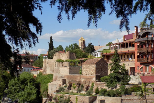 Виды Тбилиси с улыбкой: прогулка по Старому городу