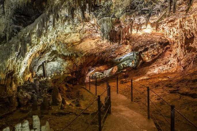 Пещеры Кастельчивита: зачаровывающее подземное царство