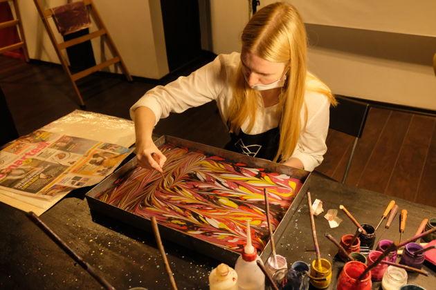 Рисование на воде: мастер-класс по эбру в Стамбуле