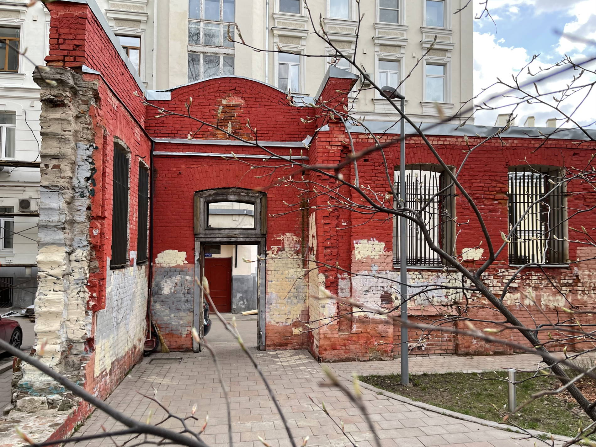 Индивидуальная пешеходная экскурсия «Загадочные дворы старой Москвы»