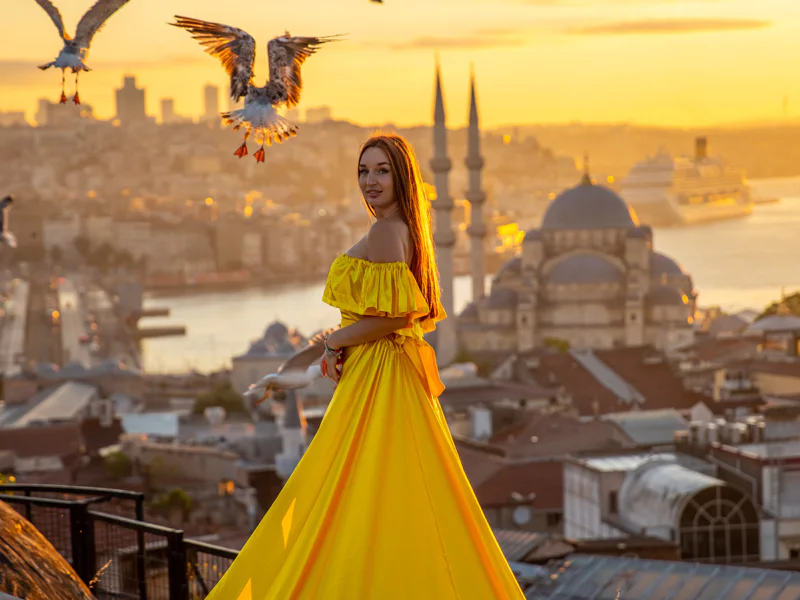 Золотой рассвет: атмосферная фотоссесия на стамбульской крыше — фото 2, Стамбул | Покатаем