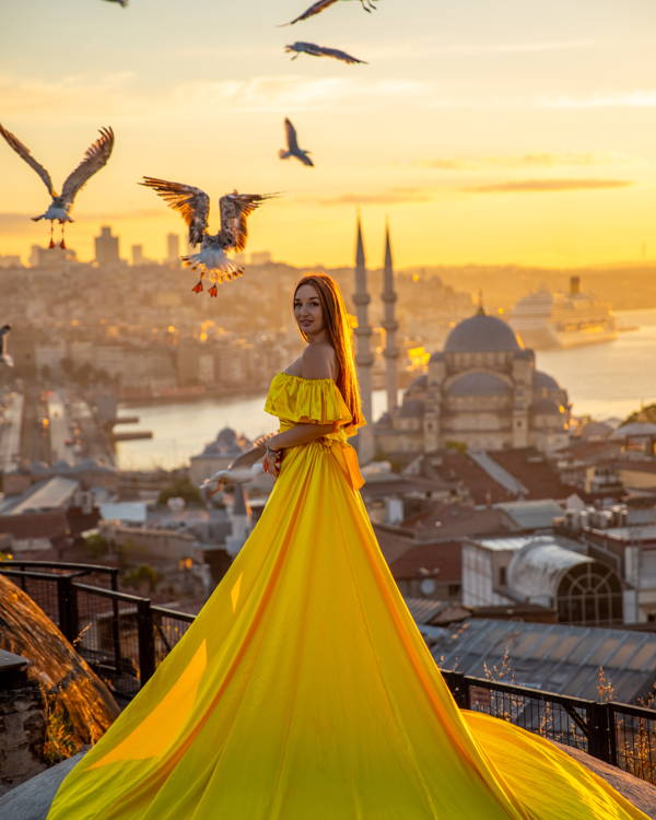 Золотой рассвет: атмосферная фотоссесия на стамбульской крыше — фото 1