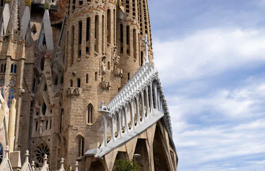 Park Güell: & Sagrada Familia Guided Tour w/ Skip-the-Line Access - photo 4