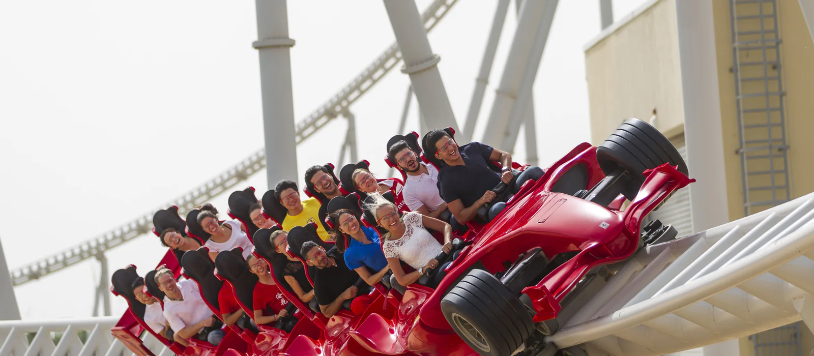Море адреналина — тематический парк Ferrari World Абу-Даби из Рас Аль Хаймы — экскурсия, Рас-эль-Хайма, ОАЭ | Покатаем