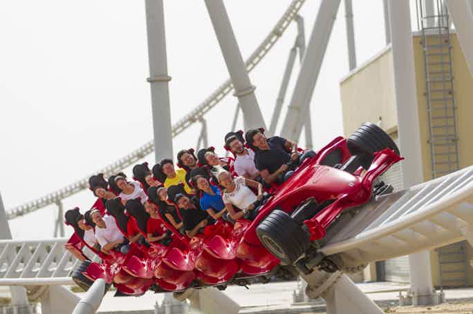 Море адреналина — тематический парк Ferrari World Абу-Даби