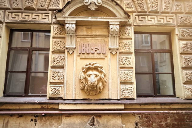 Экскурсия по дворикам и парадным центра