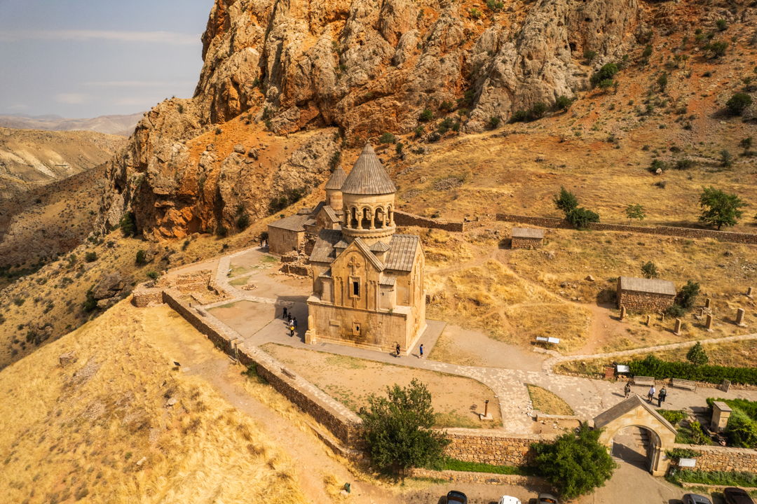 Открой настоящую Армению: Хор Вирап, Нораванк, Джермук и Арени — фото 4