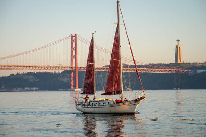 Sunset City Sailboat Tour with Drinks