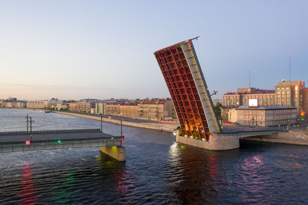 Прогулка на каютном катере по рекам и каналам Петербурга — фото 6