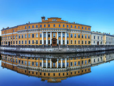 Императорские и великокняжеские дворцы Петербурга
