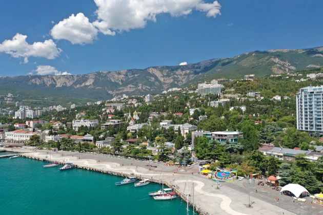 Дворцы в Крыму: Ливадийский и Массандровский