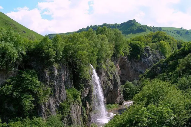 Суворовские термальные источники и Медовые водопады: путь здоровья — фото 3