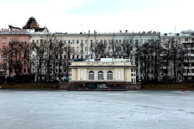 Виды Патриаршие пруды: поэты, писатели, творцы и обыватели