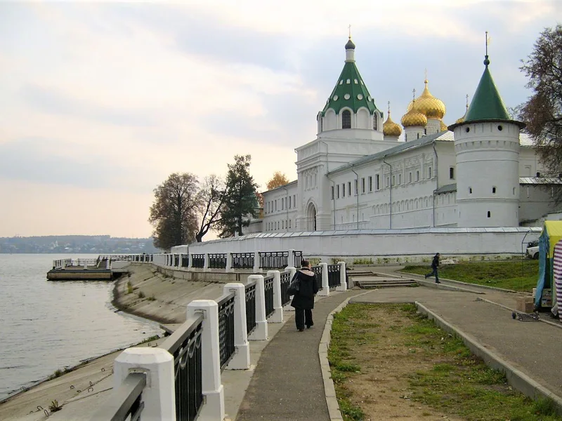 Экскурсия в Ипатьевский монастырь - колыбель царского дома Романовых — фото 2, Кострома | Покатаем