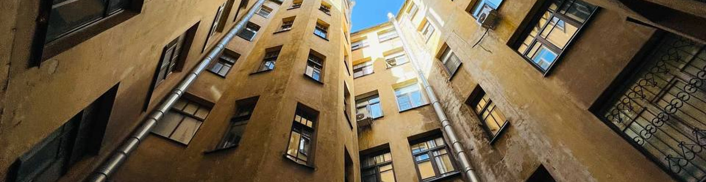 Петроградская сторона: Жизнь за фасадами (дворы, парадные, доходные дома) – Эксклюзивная экскурсия в мини-группе!
