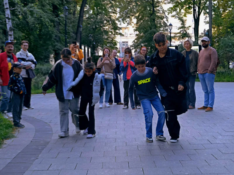 Детская экскурсия-игра «Алиса в стране Зиларта» — фото 6, Москва | Покатаем