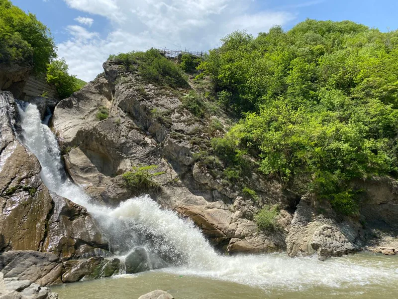 Тур: Хучнинский водопад и экраноплан «Лунь» — фото 2, Дербент | Покатаем
