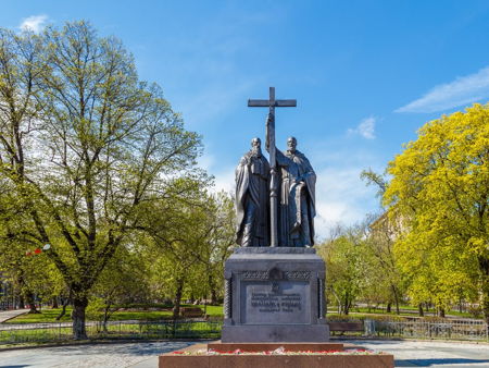 Памятник Кириллу и Мефодию